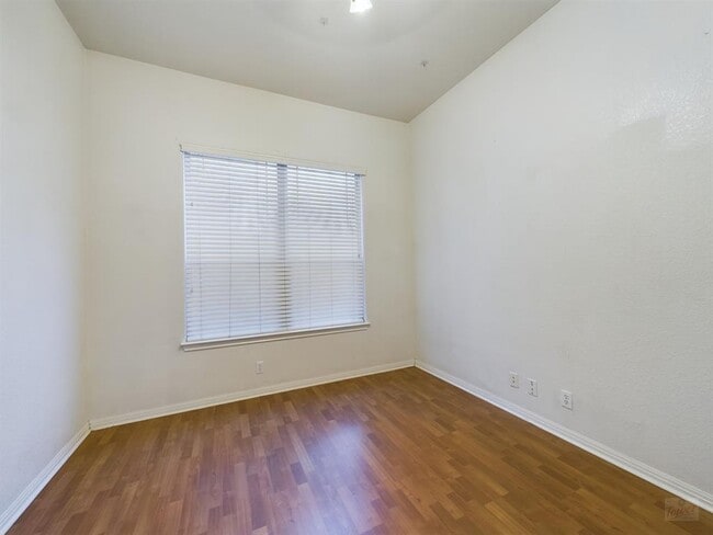 Foto del edificio - 401 Nelray Blvd