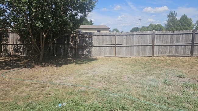 Building Photo - 2100 Cantura Dr