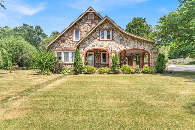 Foto del edificio - 1688 Overhill Rd