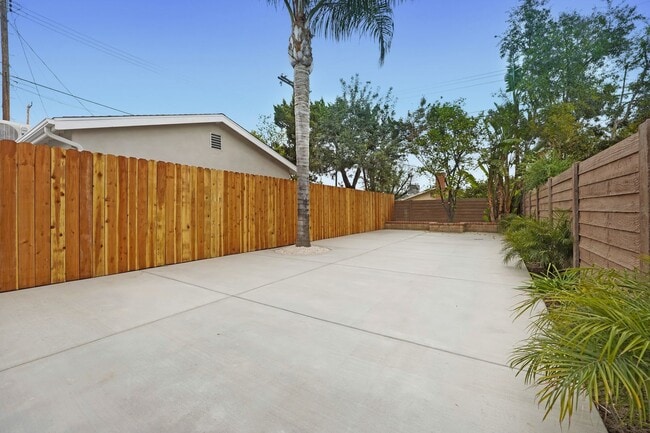 Building Photo - Stunning 3-Bedroom + Den Lease | Brand New...