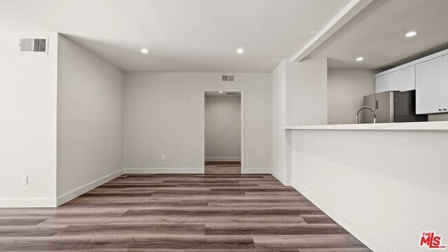 Foto del edificio - 7453 Haskell Ave
