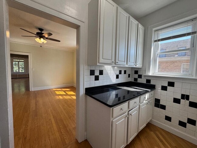 Building Photo - 4827 Elm St
