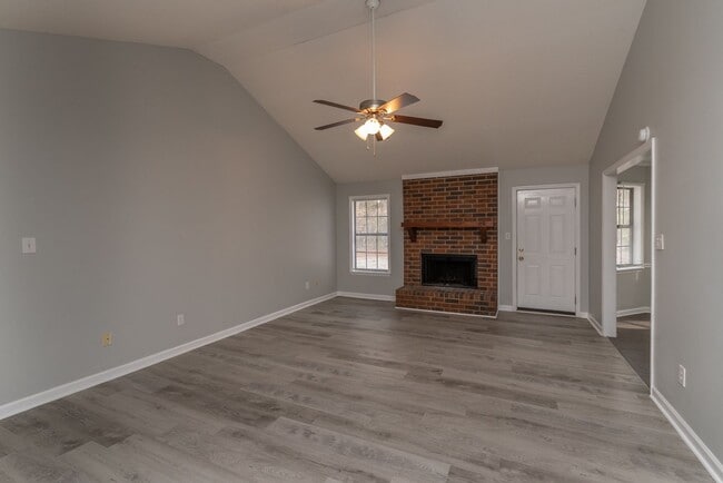 Building Photo - Updated 3 BR/2 BA - 10 Minutes From Gate 5 @ Ft. Gordon