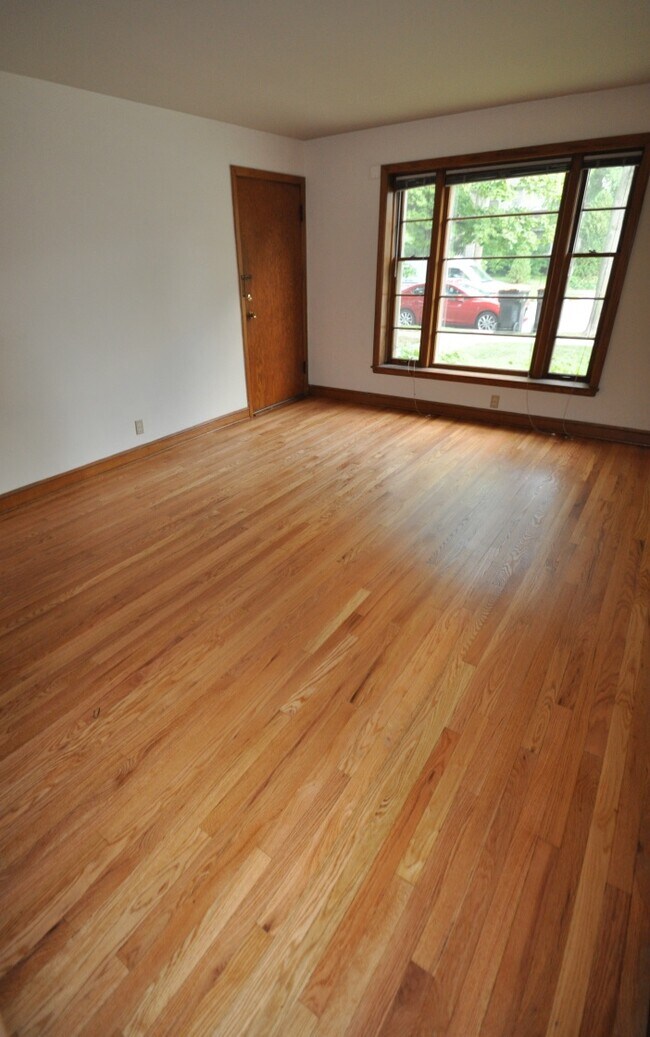 941 Glenview Ave Unit 2, Wauwatosa, WI 53213 941 Glenview Ave