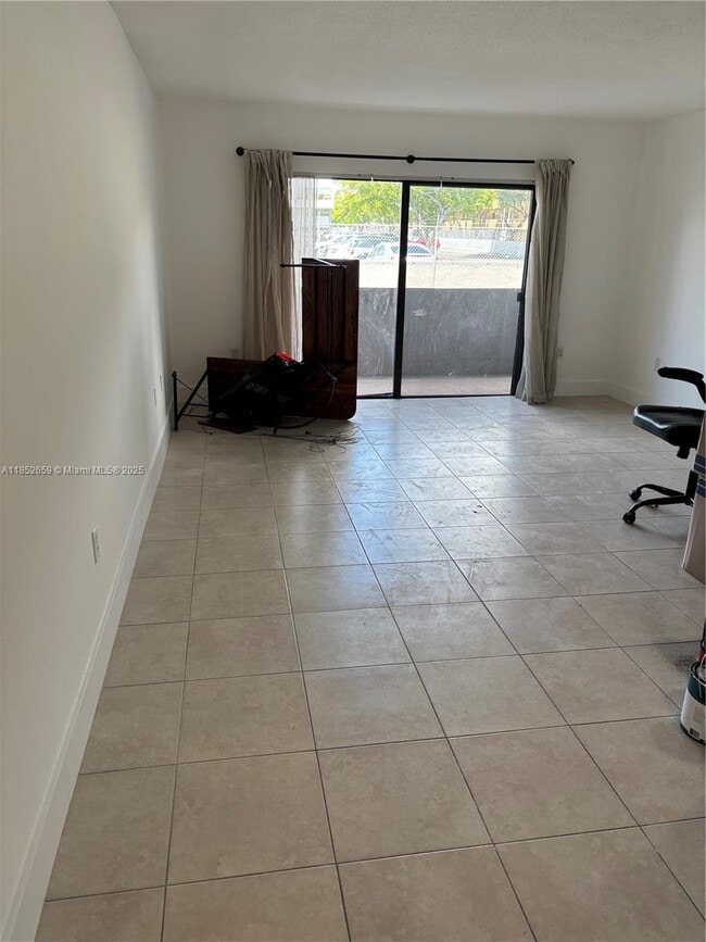 Foto del edificio - 10431 N Kendall Dr
