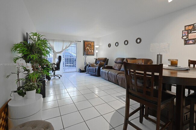 Foto del edificio - 2730 W 76th St