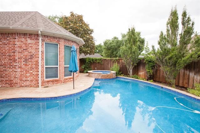 Foto del edificio - 8100 Rosemont Dr