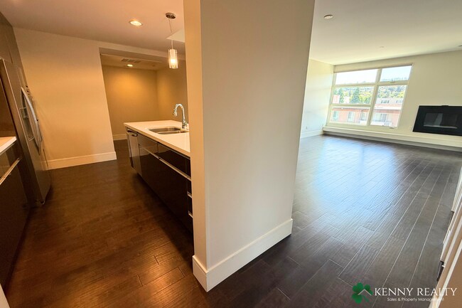 Foto del edificio - Spacious 2 Bedroom Condo in Prime Burlinga...
