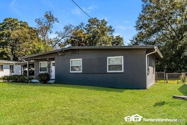 Beautifully Remodeled 3 bedroom home. Avai... photo'