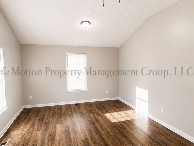 Building Photo - 1816 S Holly St