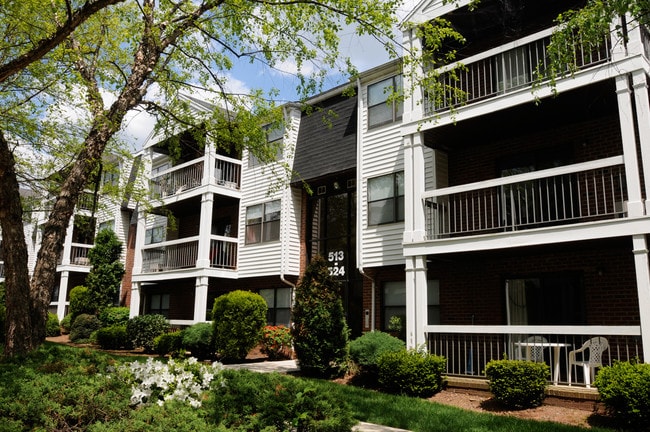 Building Photo - Oak Tree Village
