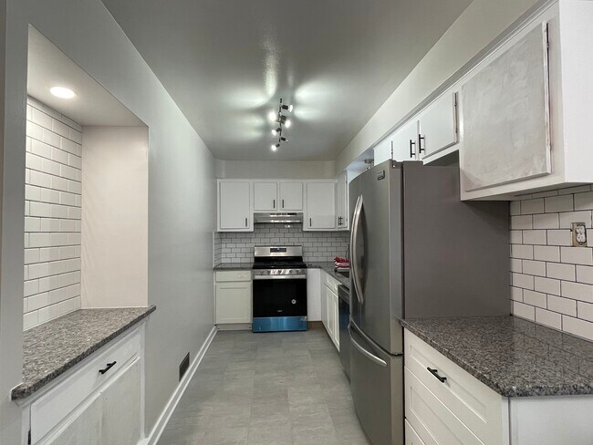 Foto del edificio - 9501 Oakdale Rd
