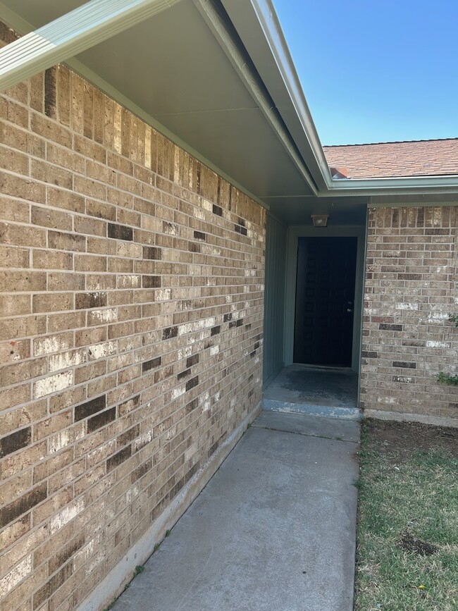 Building Photo - 933 Windsor Ct