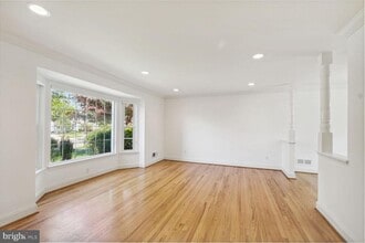 Building Photo - 5916 Greentree Rd