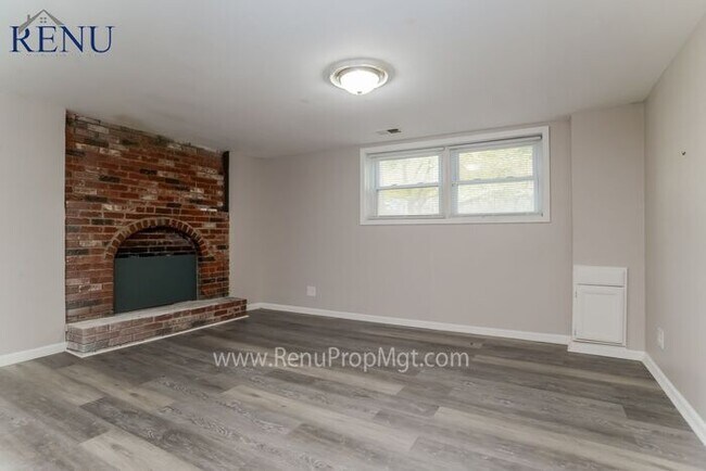 Building Photo - 7628 NW Milrey Dr