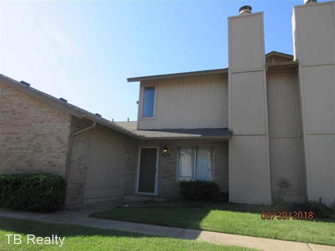 Primary Photo - 2 br, 1.5 bath House - 9629 Hefner Village...