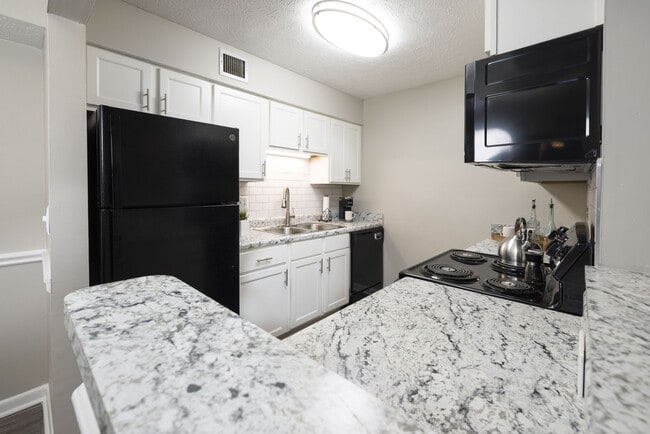 Building Photo - 648 Cross Creek