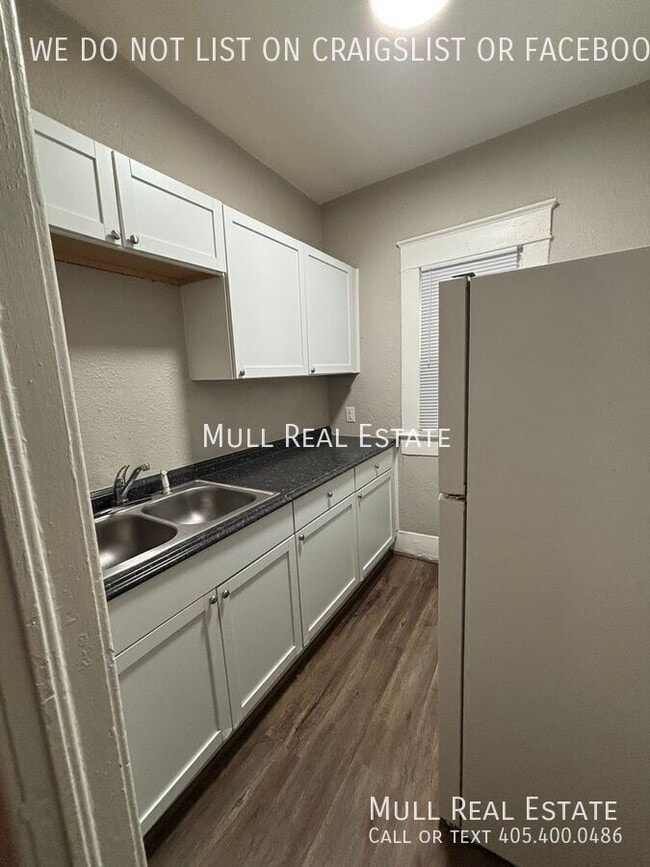 Building Photo - 605 E Springer Ave