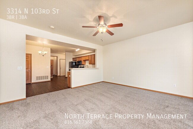 Foto del edificio - Updated 3BR Townhome in Piper School Distr...