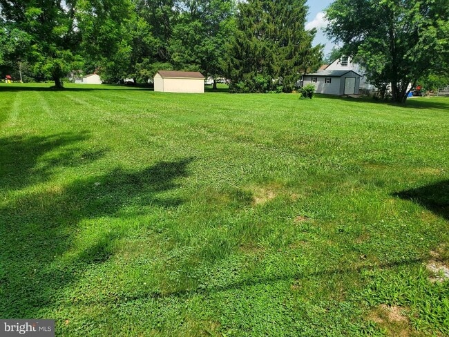 Building Photo - 570 Guldin Rd