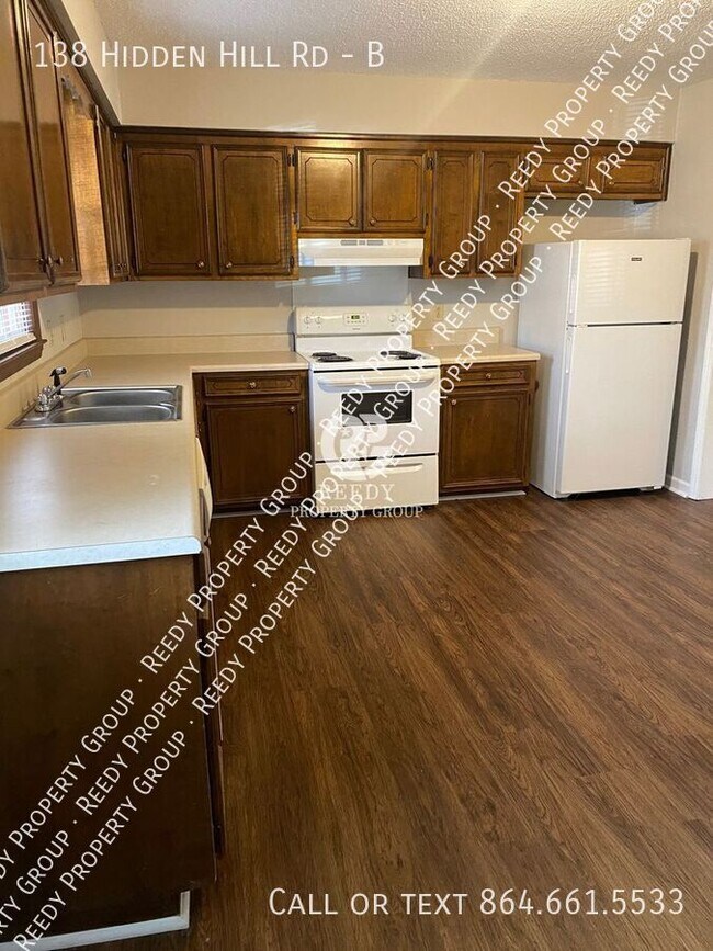 Foto del edificio - 138 Hidden Hill Rd