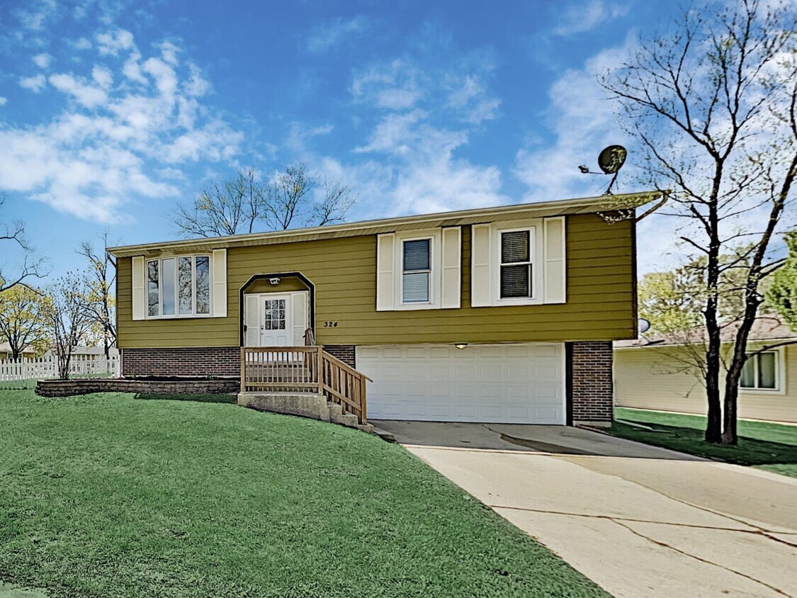 Primary Photo - 324 Waverly Dr