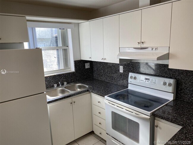 Building Photo - 6640 SW 12th St