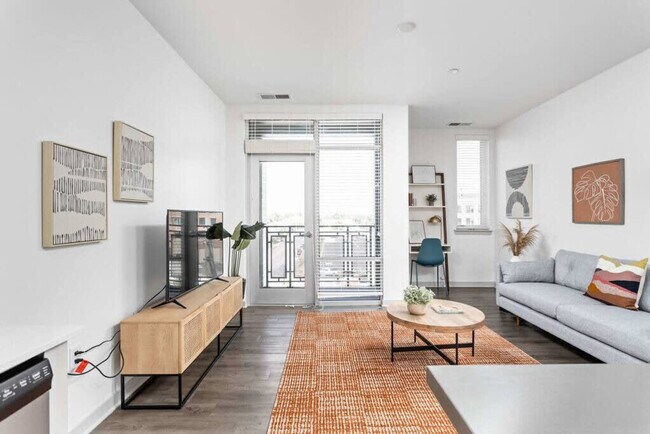 Building Photo - 747 N College Ave