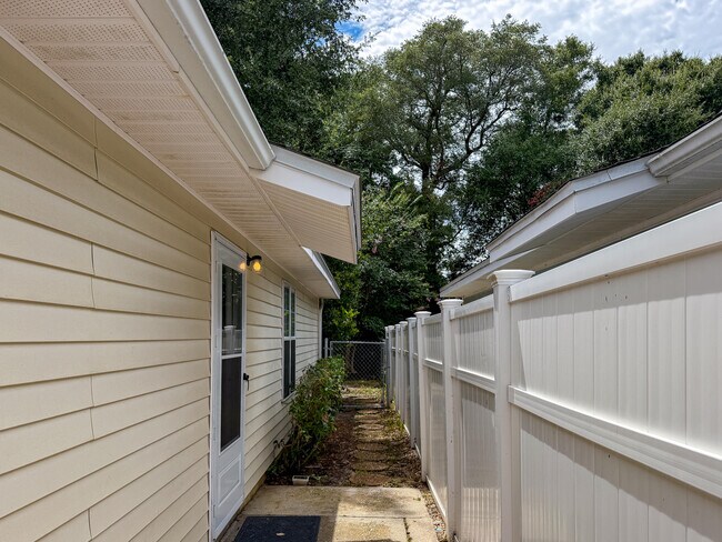 Building Photo - 888 Culp Ave