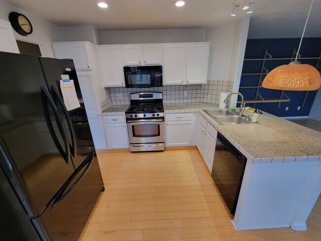 Building Photo - Very Well maintained 3 story Home in Longmont with plenty of space in Nelson Park!