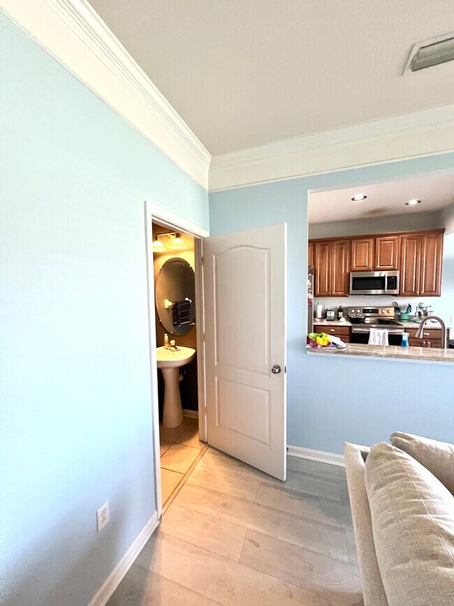 Building Photo - 4639 POND RIDGE Dr