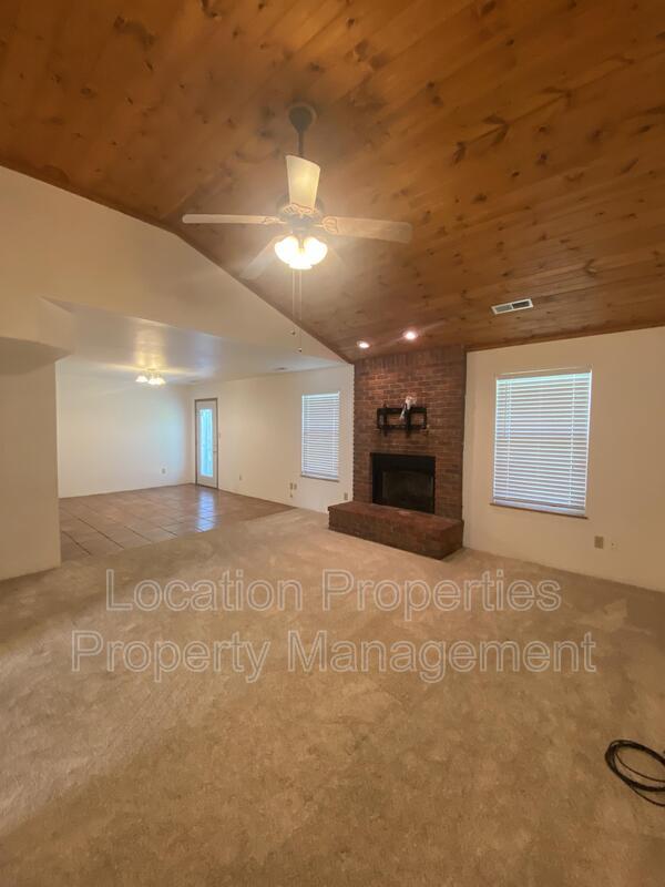 Building Photo - 2504 Crestline Ct