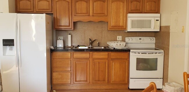 Foto del edificio - 1 bed 1 bath condo close to downtown Sarasota