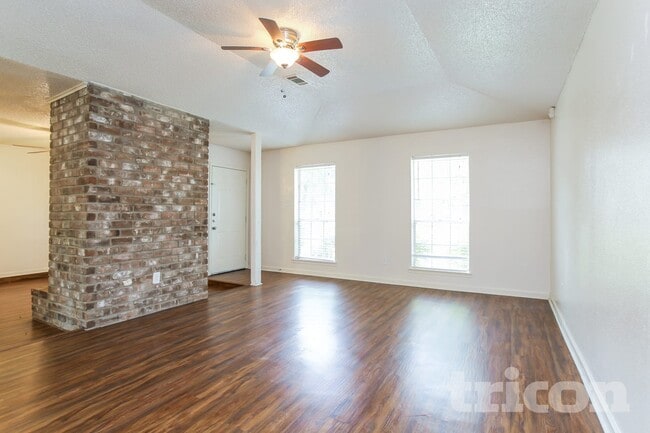 Building Photo - 4926 Algernon Dr