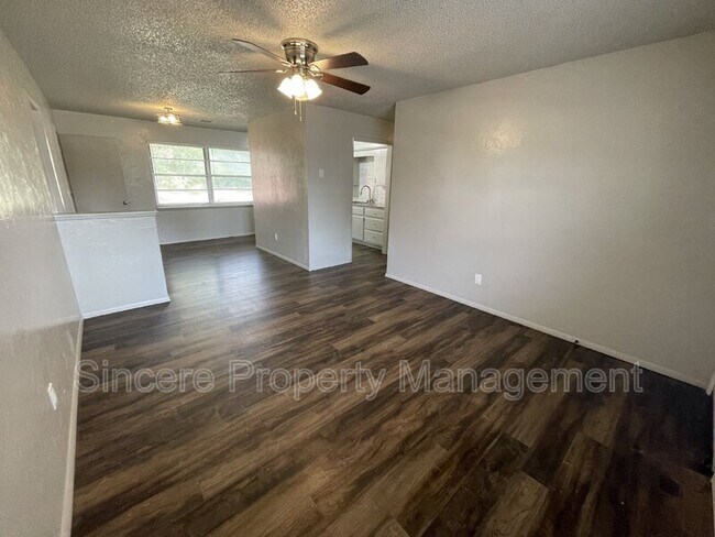 Building Photo - 912 Sandy Ln