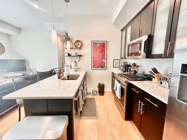 Foto del edificio - Lovely 2 BR/ 2 BA Condo in Adams Morgan!
