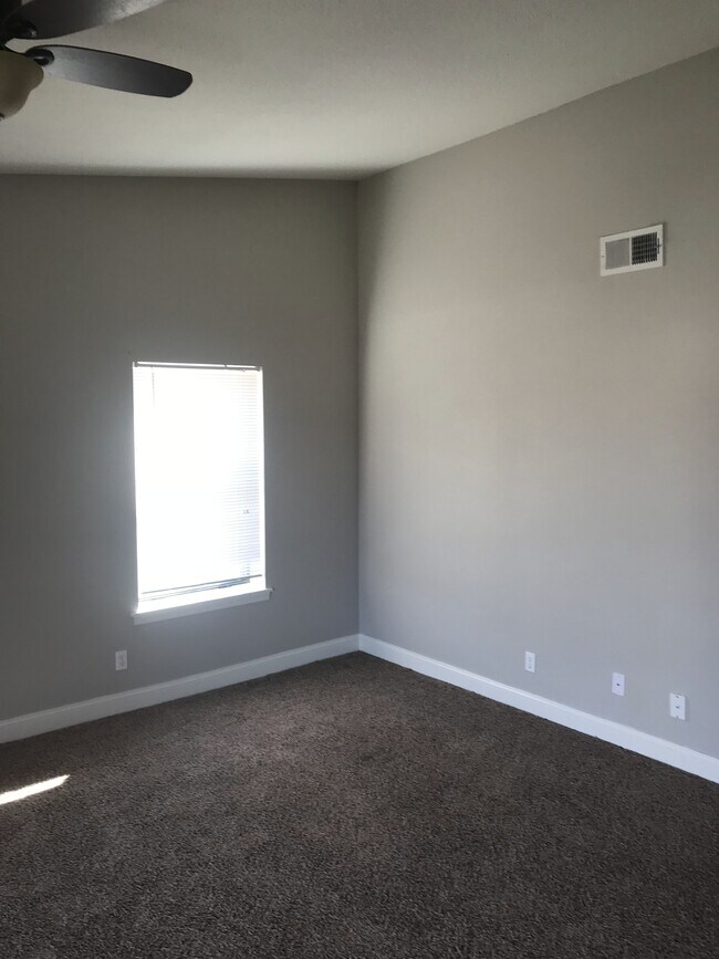 Building Photo - 812 Hardy Springs Cir