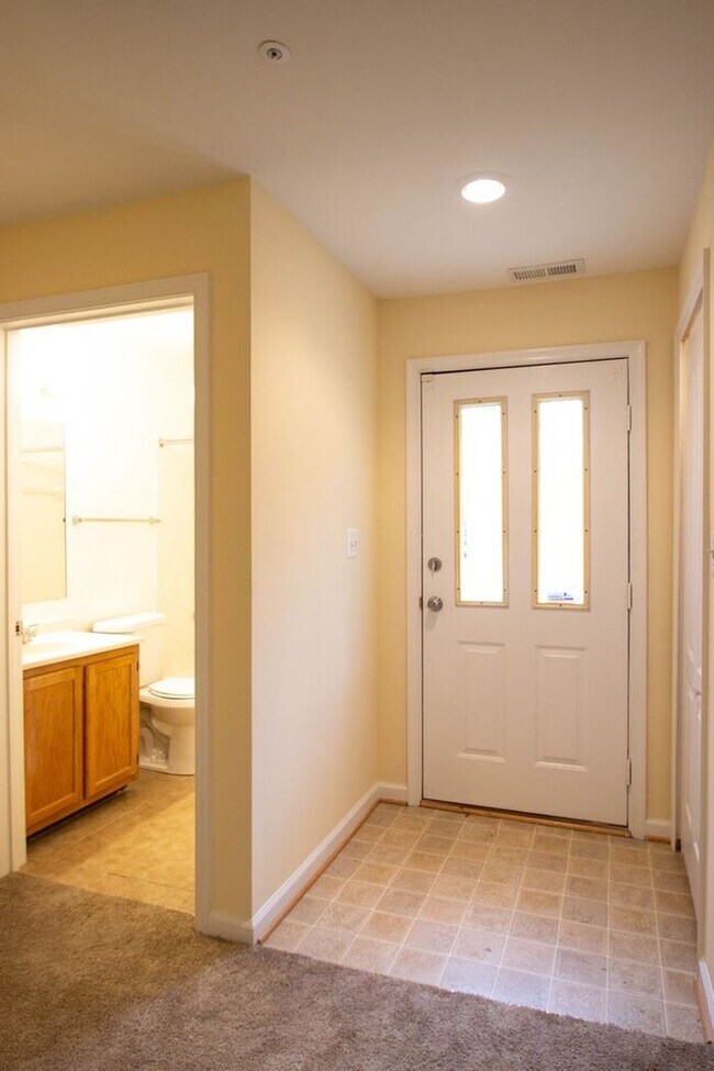 Building Photo - 11433 Deepwood Dr