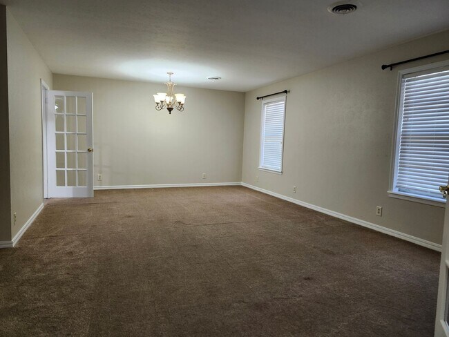 Building Photo - 1810 W 3rd Ct