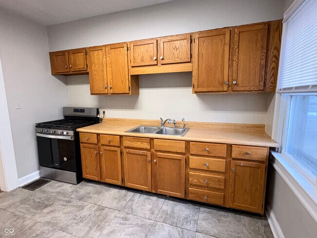 Foto del edificio - 6125 Kingsley Dr