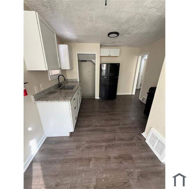 Building Photo - Renovated 3-Bedroom Home – We Welcome Sect...
