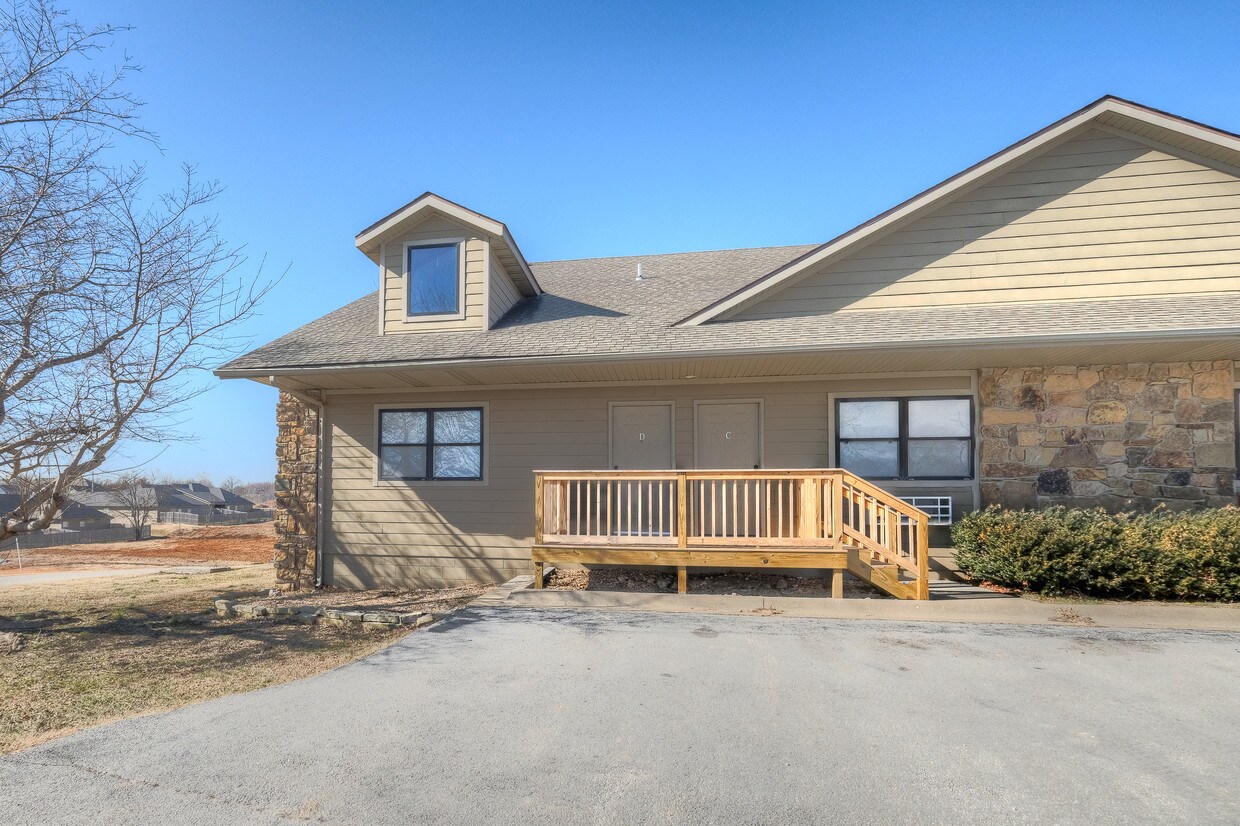 4986 Raintree Cir Unit G, Loma Linda, MO 64804 Apartment for Rent in