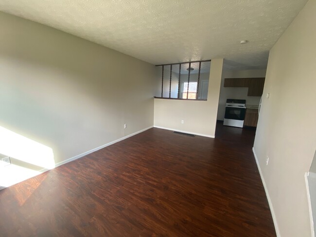 Building Photo - 6153 Laurelwood Ct