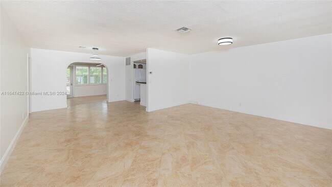 Building Photo - 4710 W Park Rd