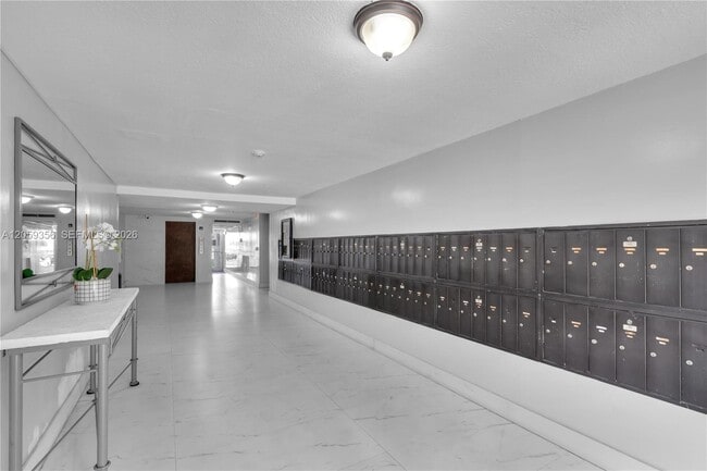 Foto del edificio - 9320 Fontainebleau Blvd