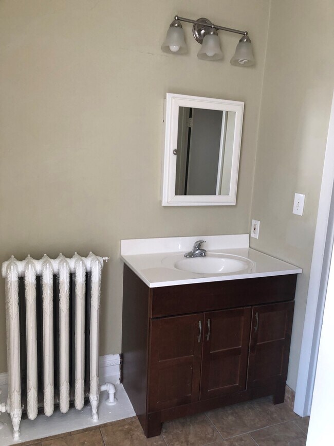 1/2 bath - 416 W Orange St