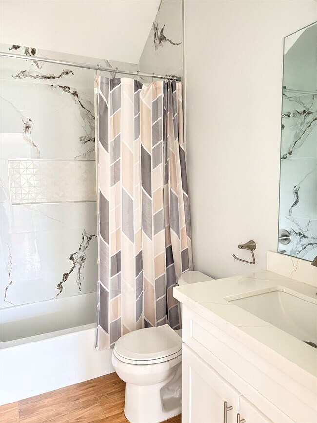 Foto del edificio - 16210 Longwood Spr