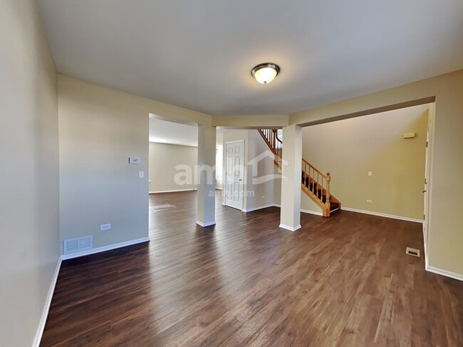 Building Photo - 2123 Red Oak Dr