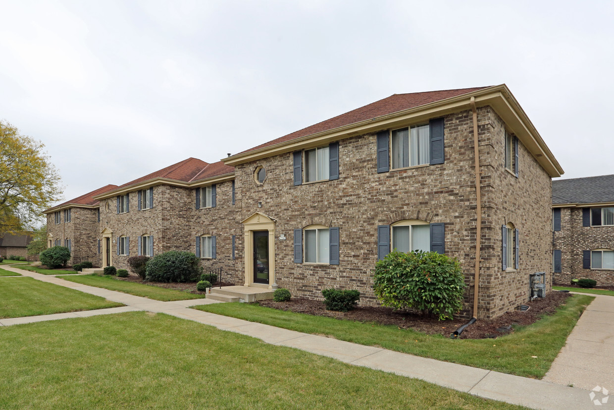 Stone Point Apartments Apartments - Menomonee Falls, Wi 