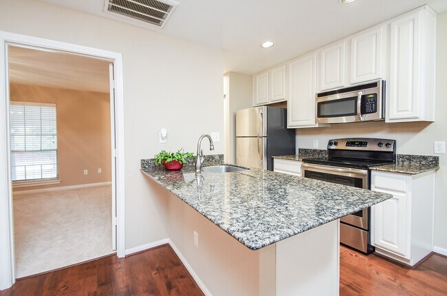 Foto del edificio - 5343 Richmond Ave.